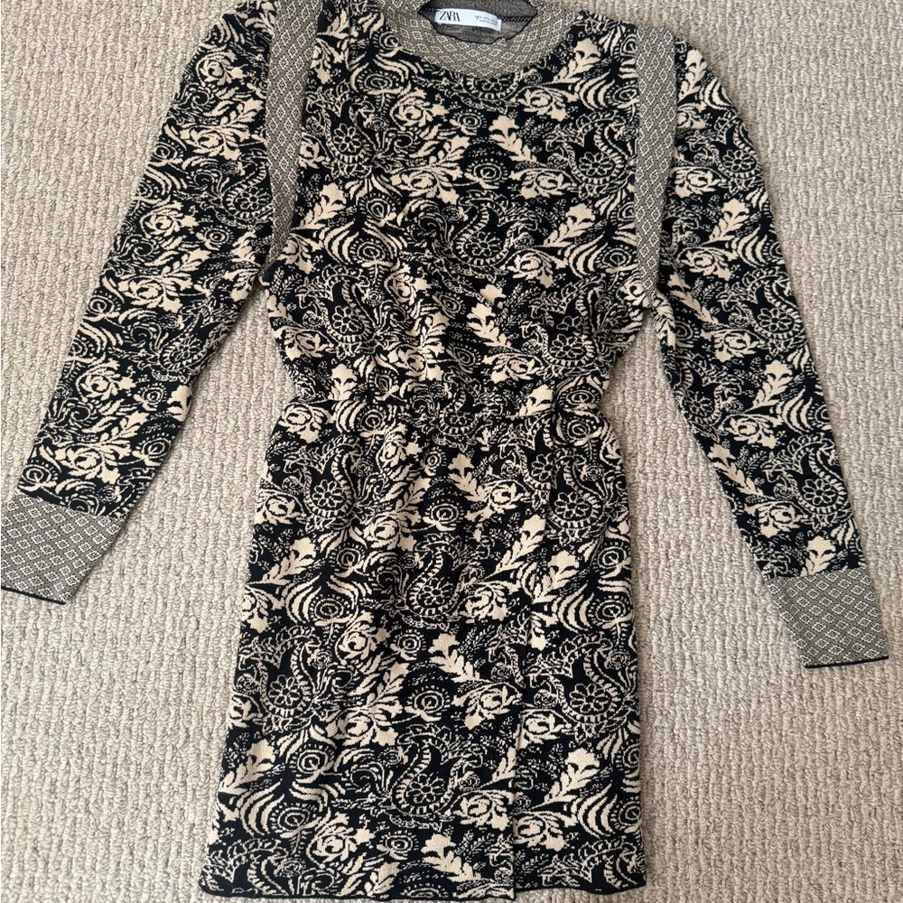 Zara Black and Cream Patterned Long Sleeve Dress